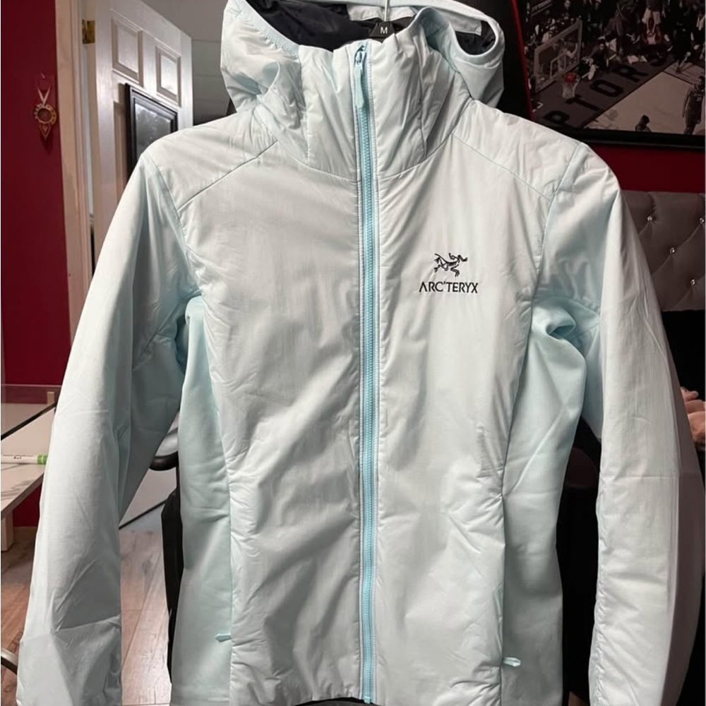 women’s arcteryx atom jacket (xs)